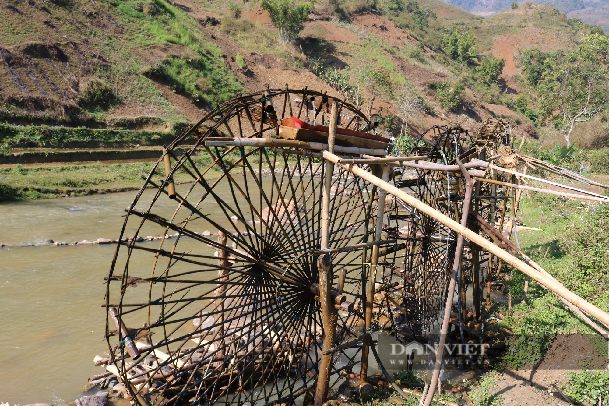 Chiếc cọn nước trị giá gần 4 triệu đồng hứa hẹn về một mùa vàng bội thu cho nông dân vùng cao Sơn La - Ảnh 7.
