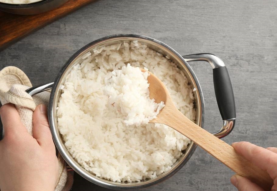 Nấu cơm đừng cho gạo vào nồi luôn, thêm 3 bước này cơm mới thơm trắng dẻo - Ảnh 2.