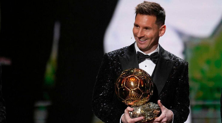 Quả Bóng Vàng 2022: Nhà cái xử phũ với Messi và Ronaldo - Ảnh 1.