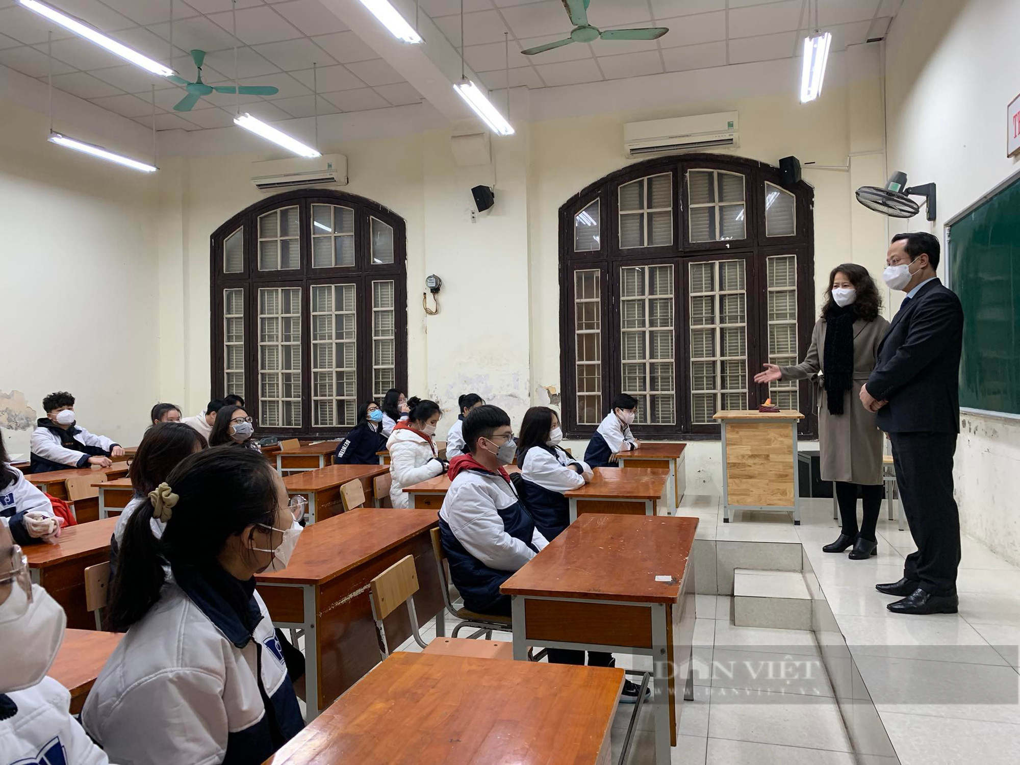 Học sinh Hà Nội đi học lại ngày 8/2: Nhà trường chuẩn bị kỹ càng, học sinh vui mừng nhận lì xì đầu năm - Ảnh 6.