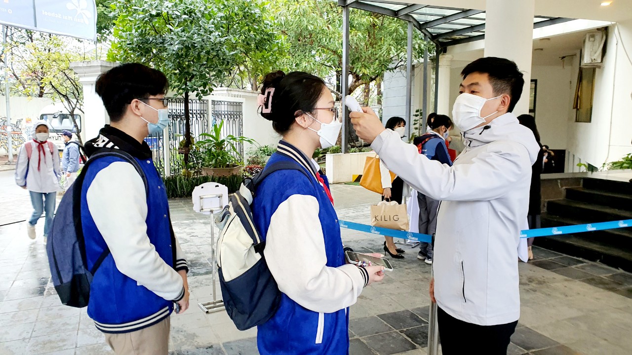 Học sinh Hà Nội đi học lại ngày 8/2 vui mừng nhận lì xì đầu năm, trường chuẩn bị kỹ càng - Ảnh 7.