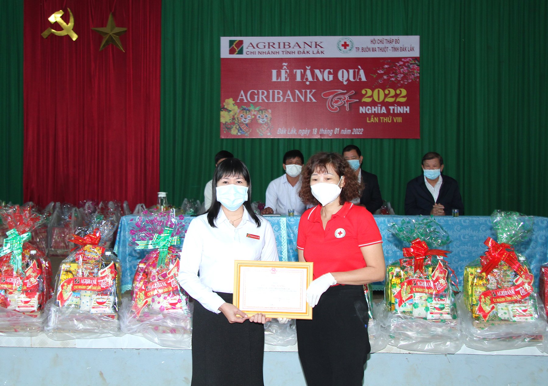 Agribank Đắk Lắk, tổ chức thành công chương trình an sinh xã hội dịp Tết – 2022 - Ảnh 3.