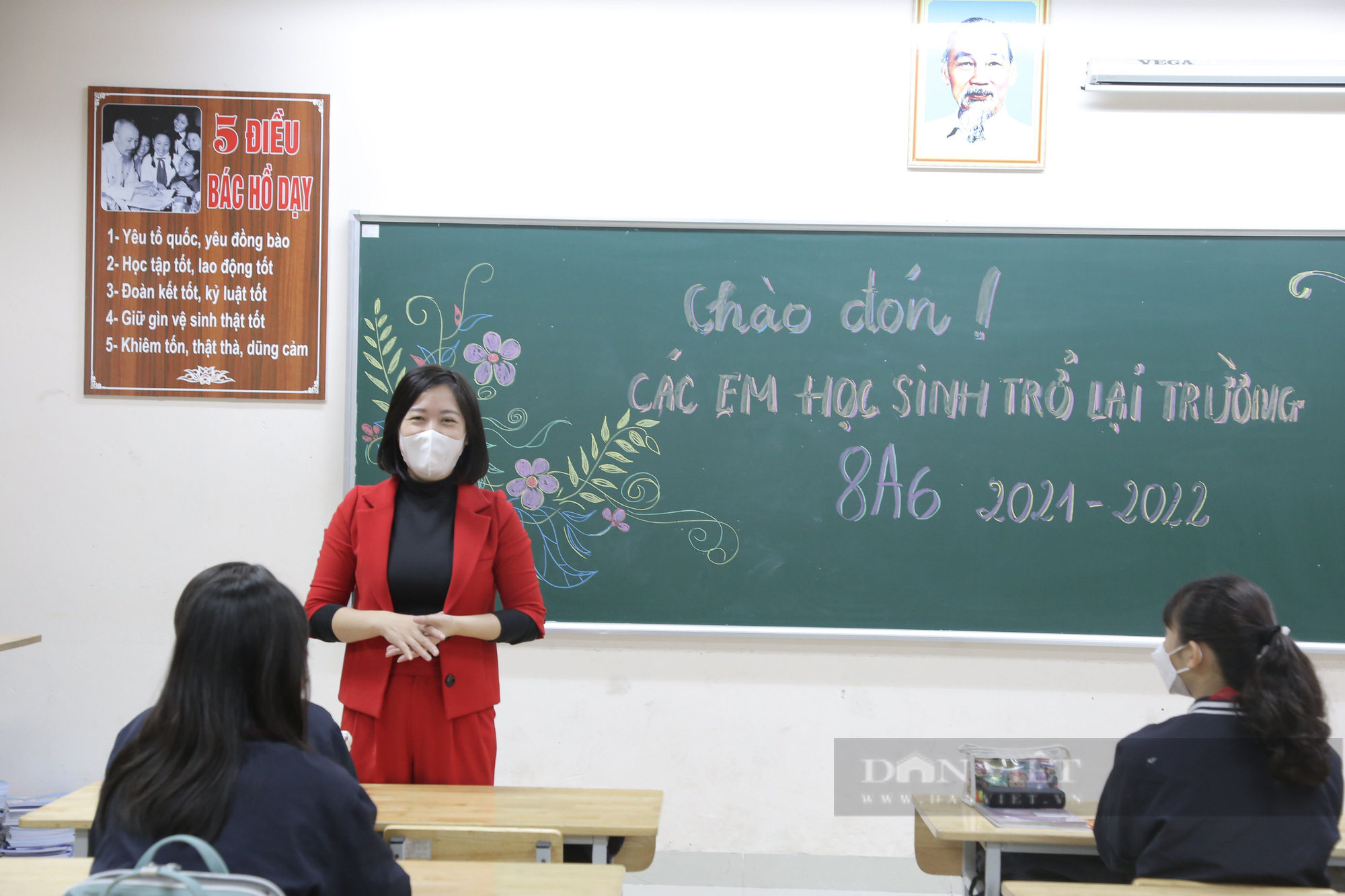 Học sinh Hà Nội đi học lại ngày 8/2: Nhà trường chuẩn bị kỹ càng, học sinh vui mừng nhận lì xì đầu năm - Ảnh 4.
