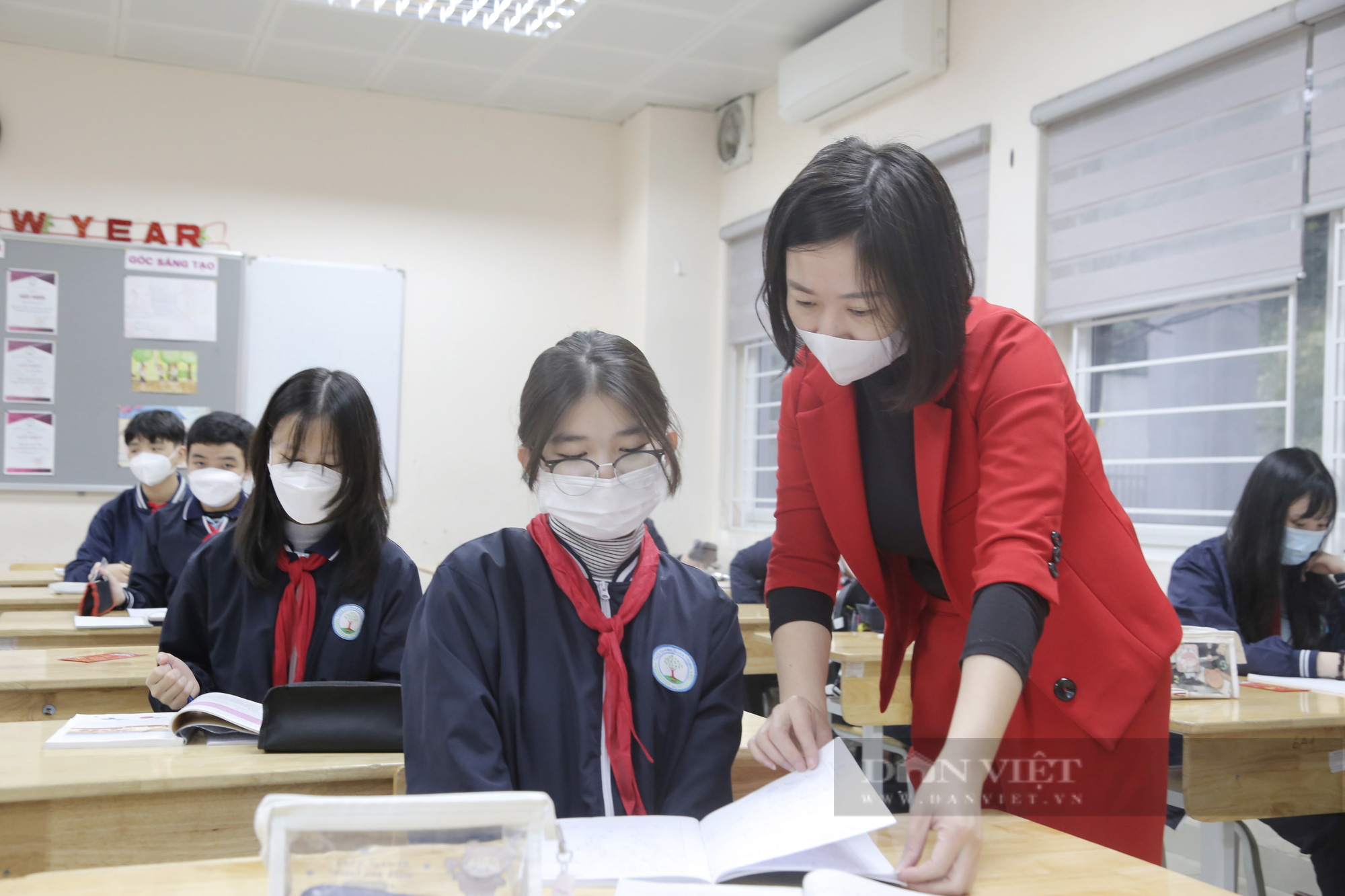 Học sinh Hà Nội đi học lại ngày 8/2: Nhà trường chuẩn bị kỹ càng, học sinh vui mừng nhận lì xì đầu năm - Ảnh 5.
