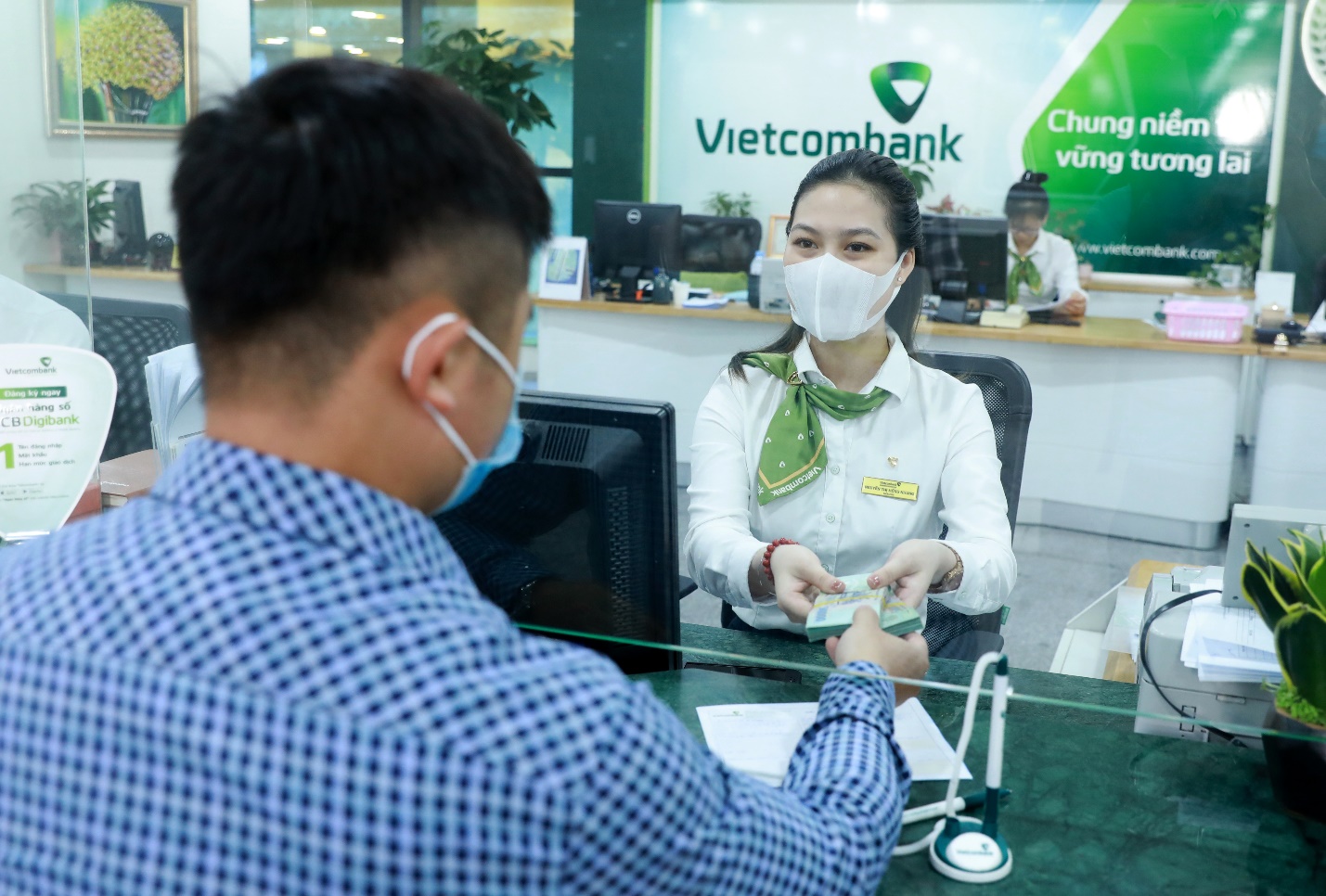 Trải nghiệm các tiện ích vượt trội của dịch vụ thẻ Vietcombank trên kênh ngân hàng số - Ảnh 3.