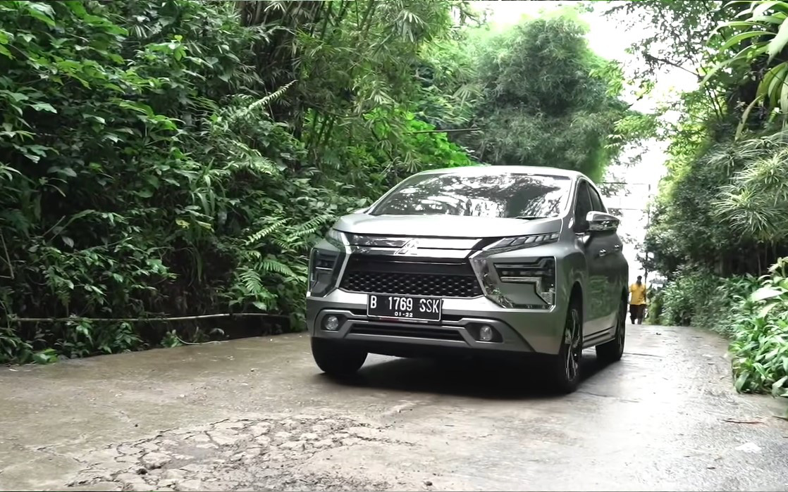 Xem Mitsubishi Xpander 2022 leo dốc, hộp số CVT mới liệu có yếu?