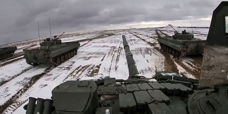 NATO tập trận tác chiến mùa đông cực khắc nghiệt ngay sát sườn Nga, 'dằn mặt' Putin - Ảnh 1.