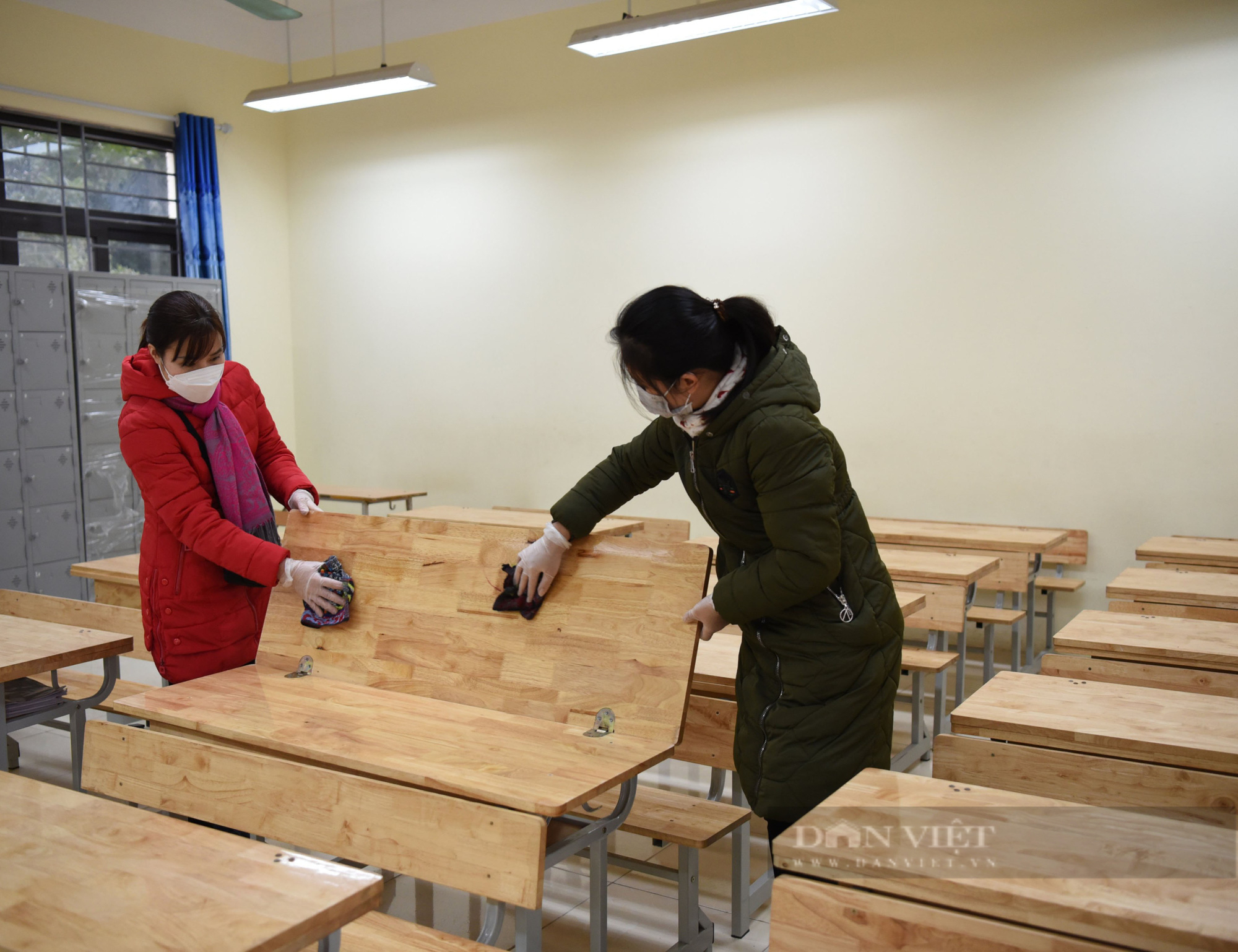 Các trường Tiểu học Hà Nội tưng bừng dọn dẹp đón học sinh đi học trở lại - Ảnh 2.