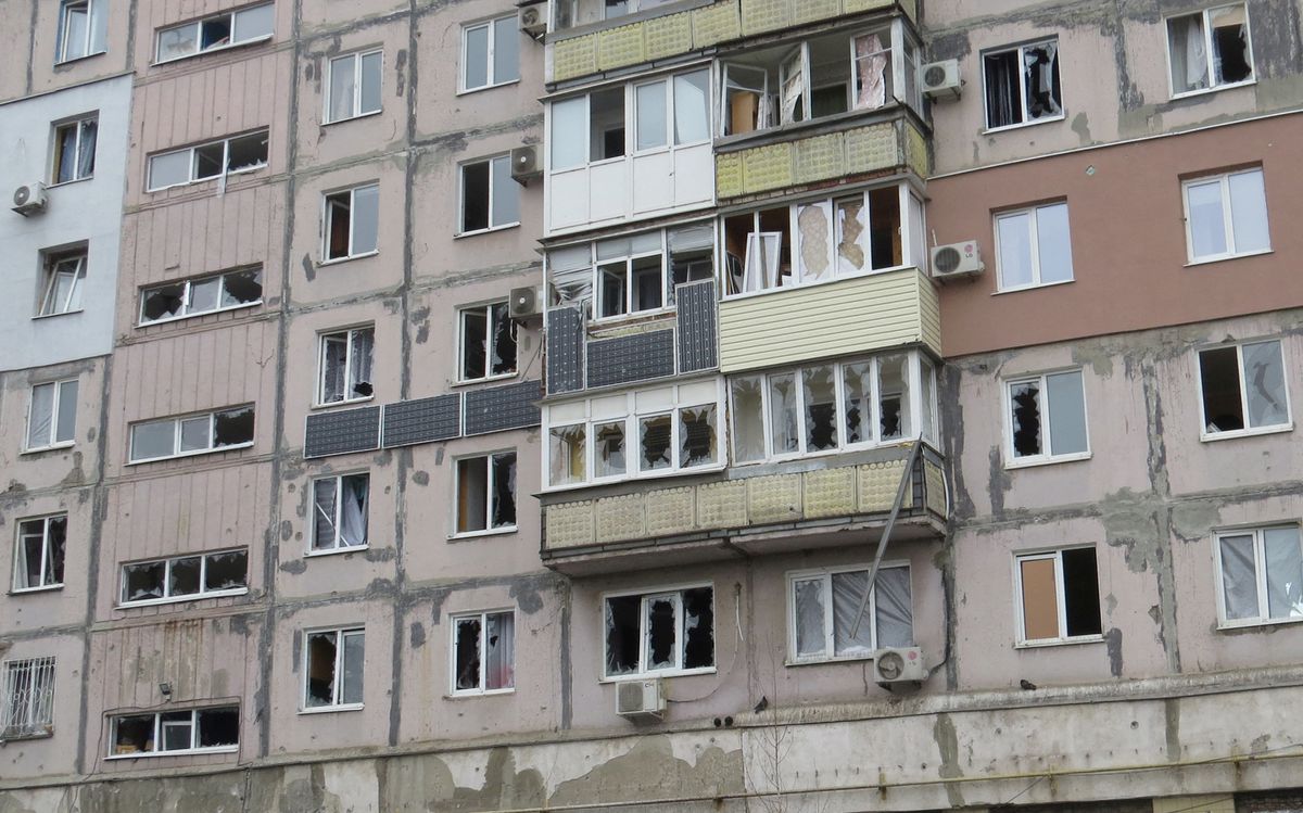 Lãnh đạo Cộng hoà ly khai Donetsk tuyên bố vây siết thành phố của Ukraine - Ảnh 2.