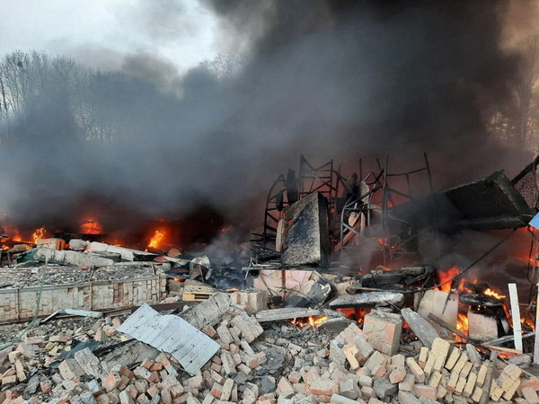 Chiến sự Nga-Ukraine: Nhà tôi đang cháy, quê hương tôi đang chảy máu và tôi cũng vậy! - Ảnh 1.