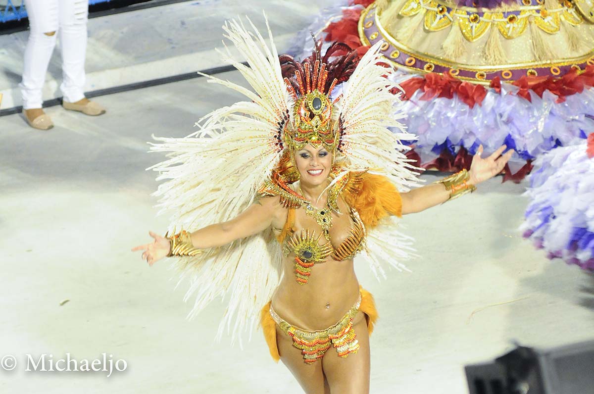 Vũ công bốc lửa, nhạc Samba sôi động và những điều đặc biệt chưa tiết lộ tại lễ hội hóa trang Brazil  - Ảnh 8.