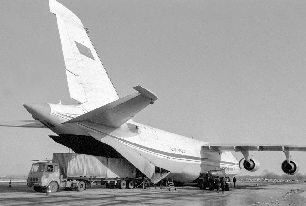 Bí mật quân sự chưa được tiết lộ về chiếc máy bay lớn nhất thế giới Antonov An-225 Mriya bị phá hủy ở Ukraine - Ảnh 2.