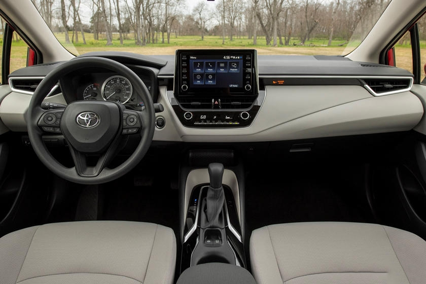 Toyota Corolla Altis 2022 diện trên đường phố, đại lý nhận đặt cọc với giá tạm tính khởi điểm 700 triệu đồng - Ảnh 3.