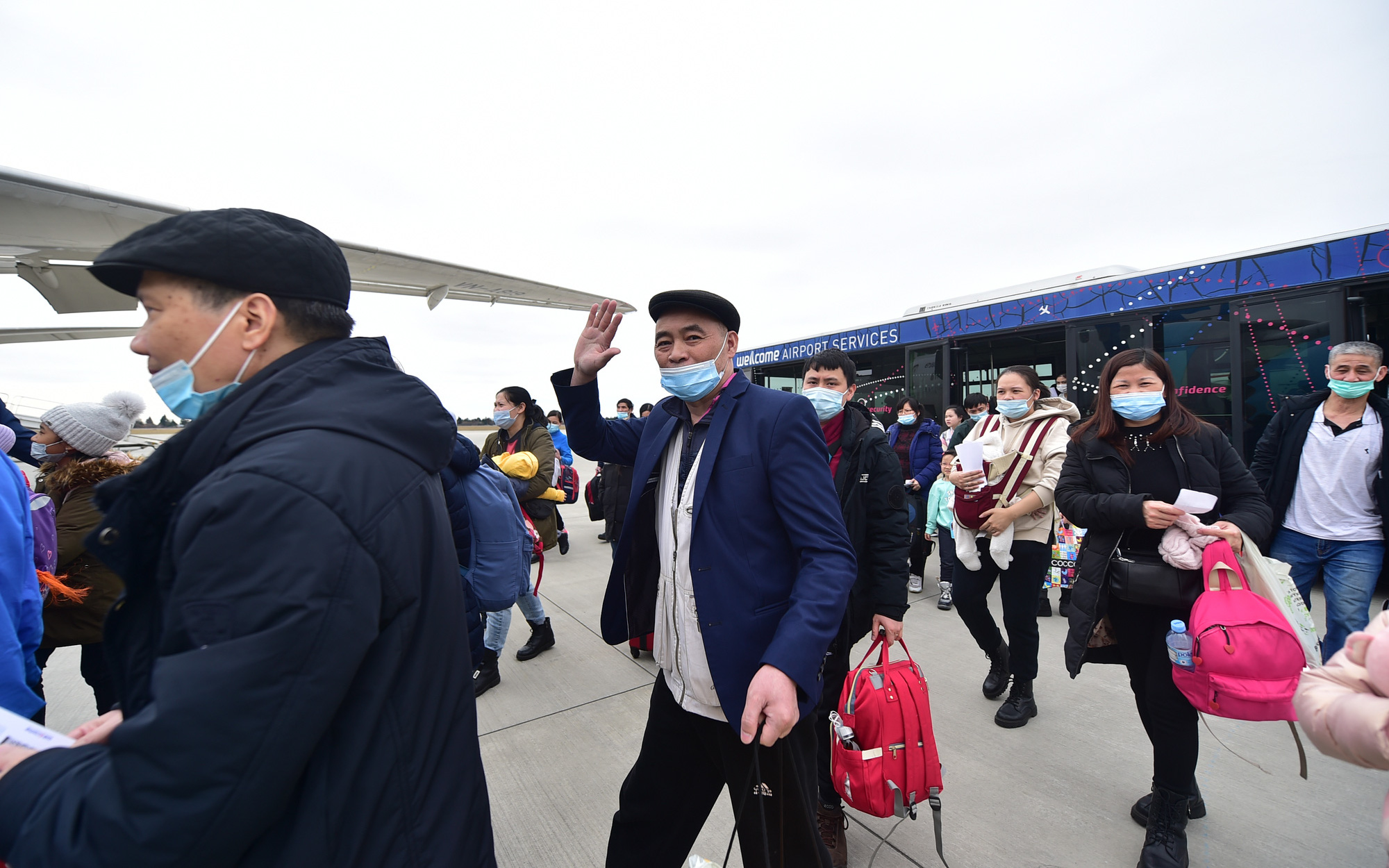 Chuyến bay thứ 2 chở 300 công dân Việt Nam tại Ukraine hạ cánh tại sân bay Nội Bài
