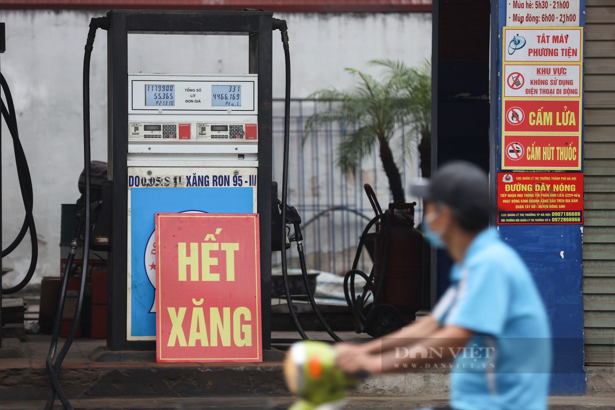 Nhiều cây xăng tại Hà Nội treo biển hết xăng trước giờ điều chỉnh giá  - Ảnh 10.