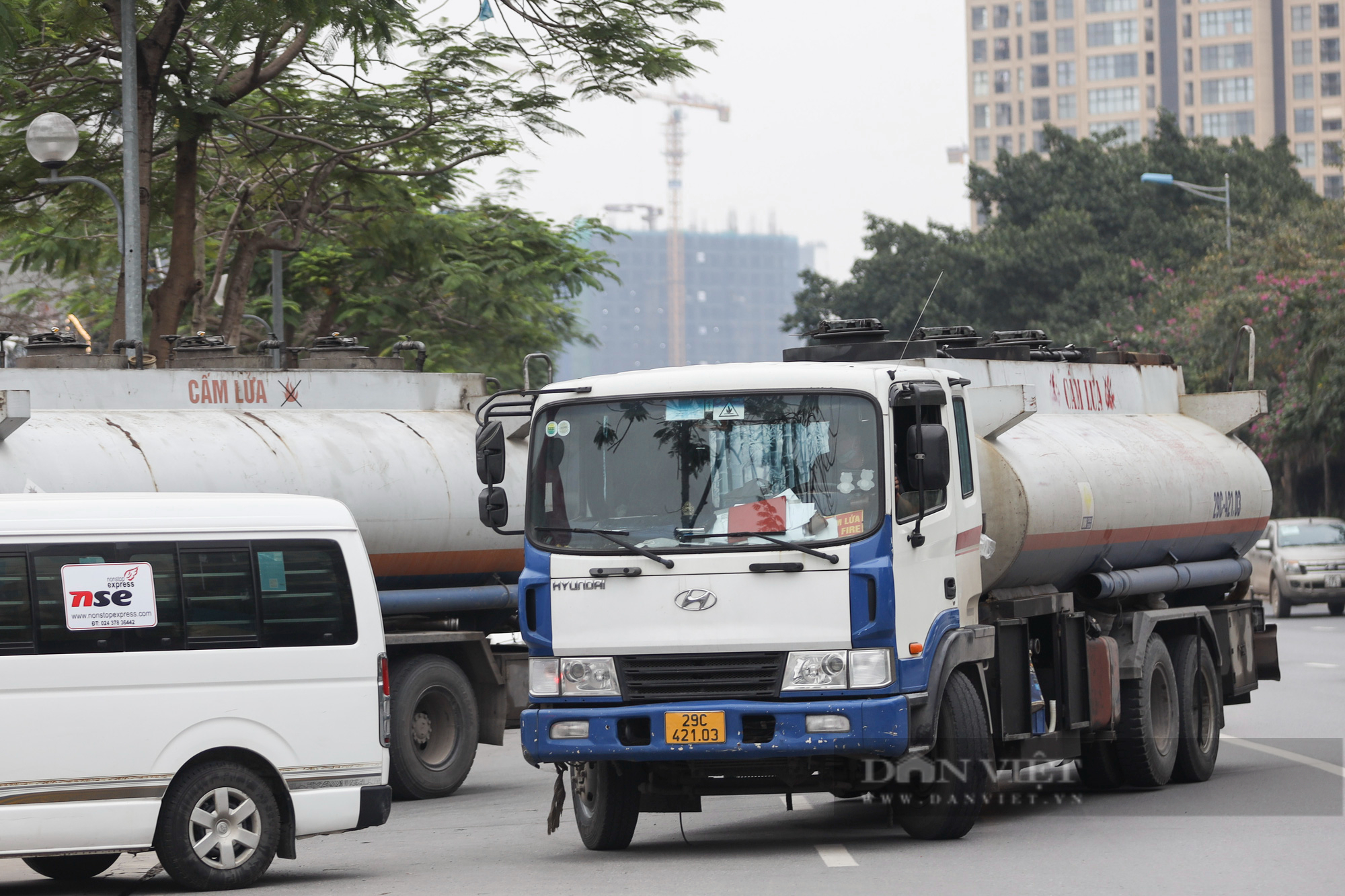 Nhiều cây xăng tại Hà Nội treo biển hết xăng trước giờ điều chỉnh giá  - Ảnh 4.