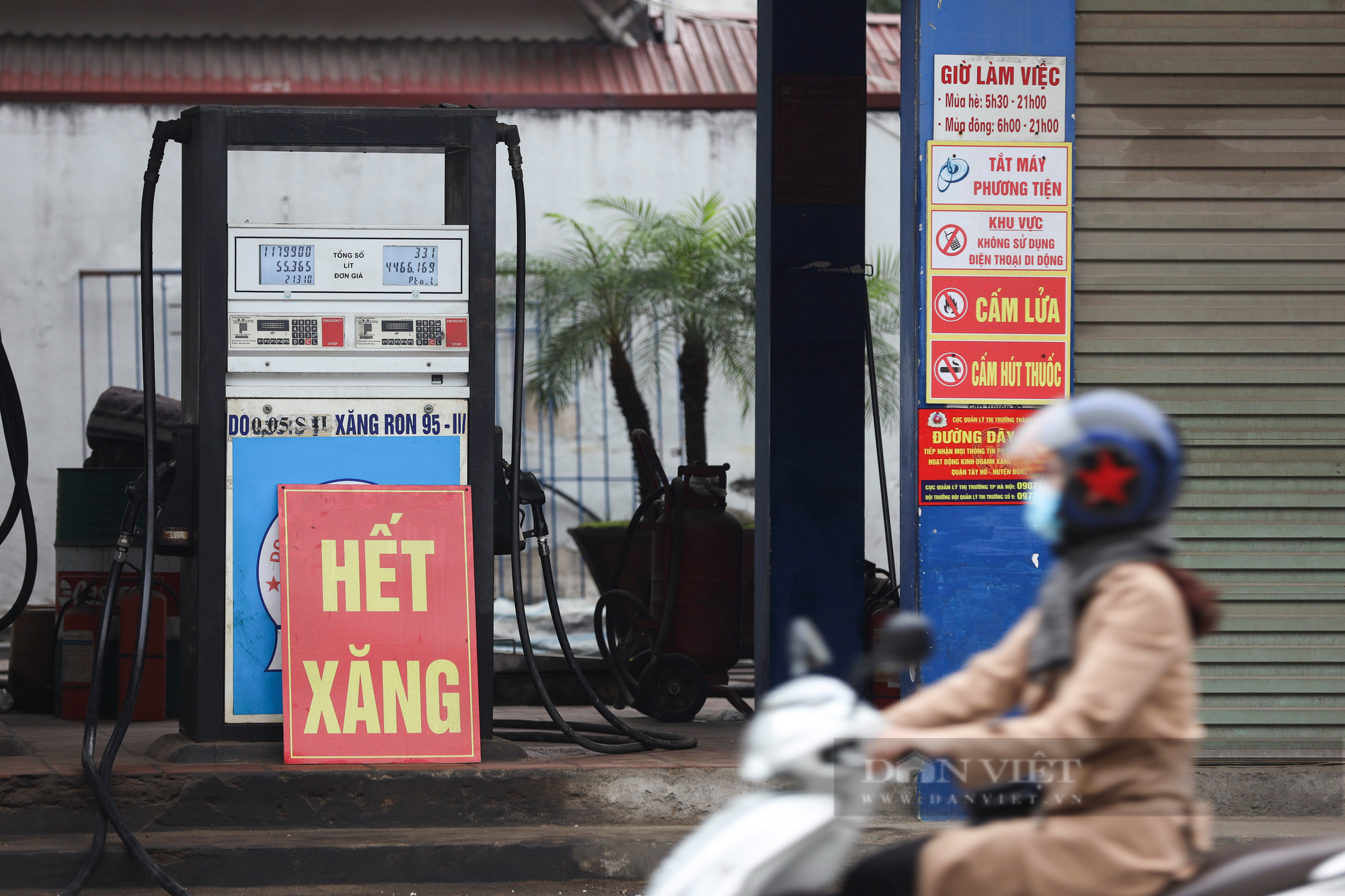 Các cây xăng tại Hà Nội đông nghịt, người dân đi làm muộn vì chờ đổ xăng - Ảnh 14.