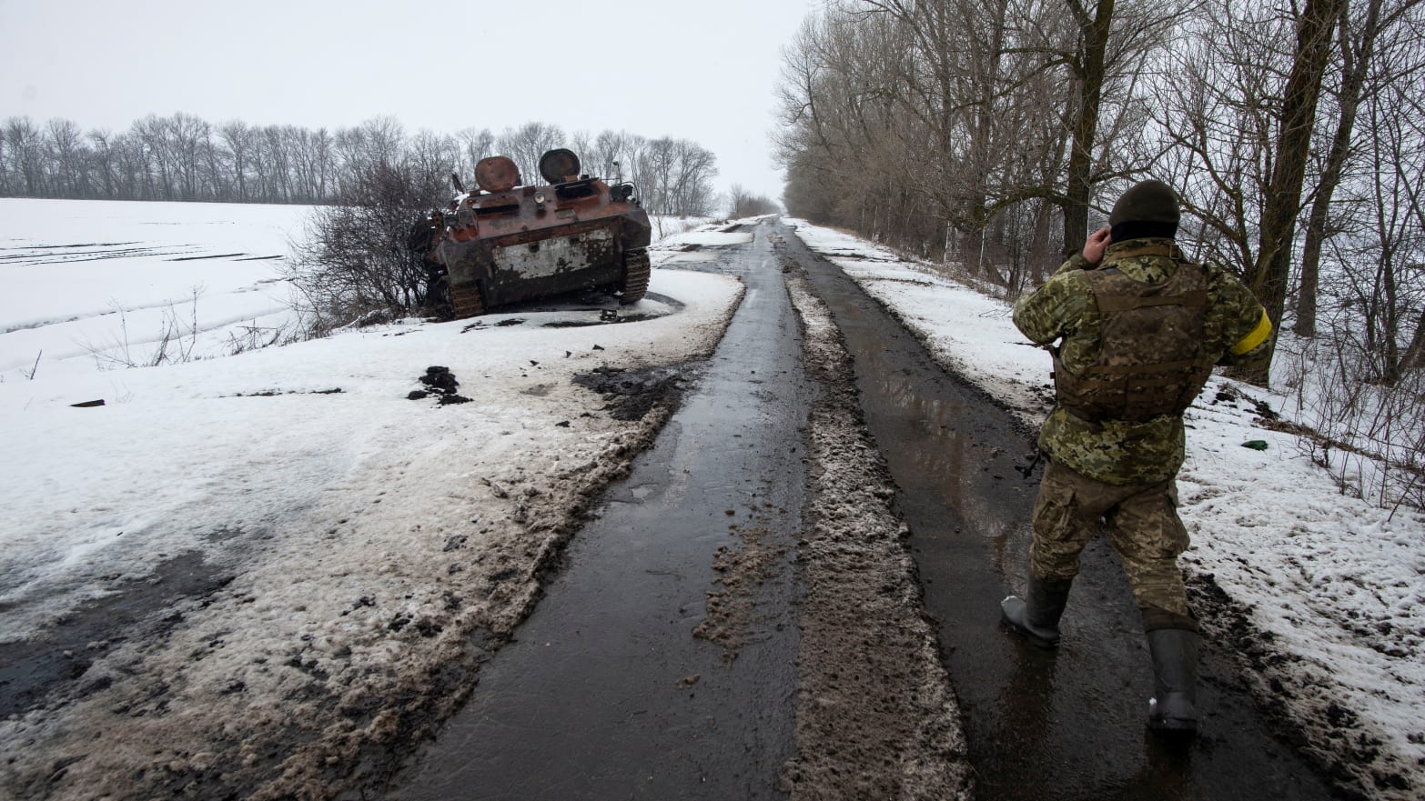 Ukraine tuyên bố chặn được cuộc gọi nhạy cảm của 2 sĩ quan Nga thông báo tin dữ - Ảnh 1.