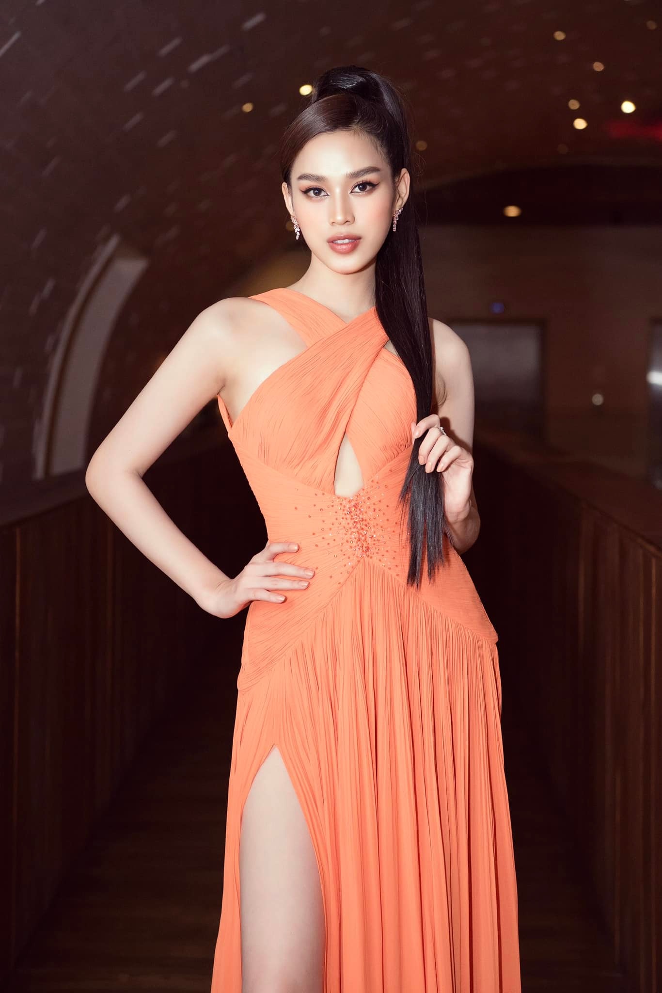 Hoa hậu Đỗ Thị Hà &quot;lột xác&quot; quyến rũ trước ngày trở lại thi chung kết Miss World 2021 - Ảnh 1.