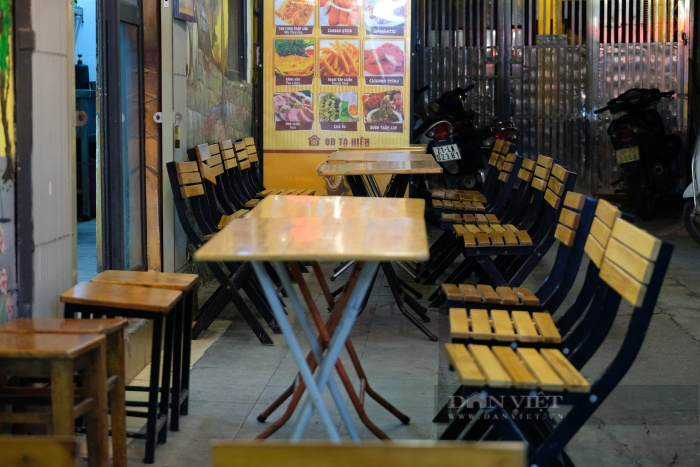 Hàng quán phố cổ Tạ Hiện nháo nhào đóng cửa sau 21h, khách &quot;hụt hẫng&quot; ra về khi ngồi chưa ấm chỗ  - Ảnh 7.