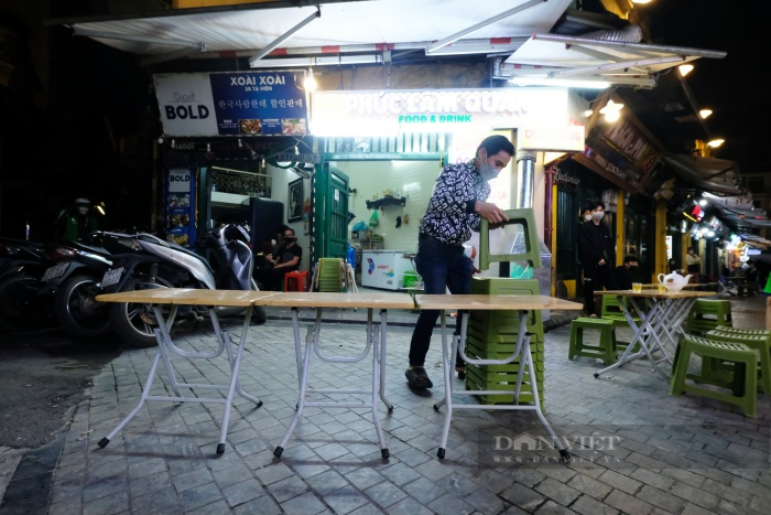 Hàng quán phố cổ Tạ Hiện nháo nhào đóng cửa sau 21h, khách &quot;hụt hẫng&quot; ra về khi ngồi chưa ấm chỗ  - Ảnh 4.