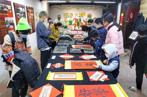Nhiều chương trình hút khách tham quan di sản văn hóa Hà Nội - Ảnh 1.