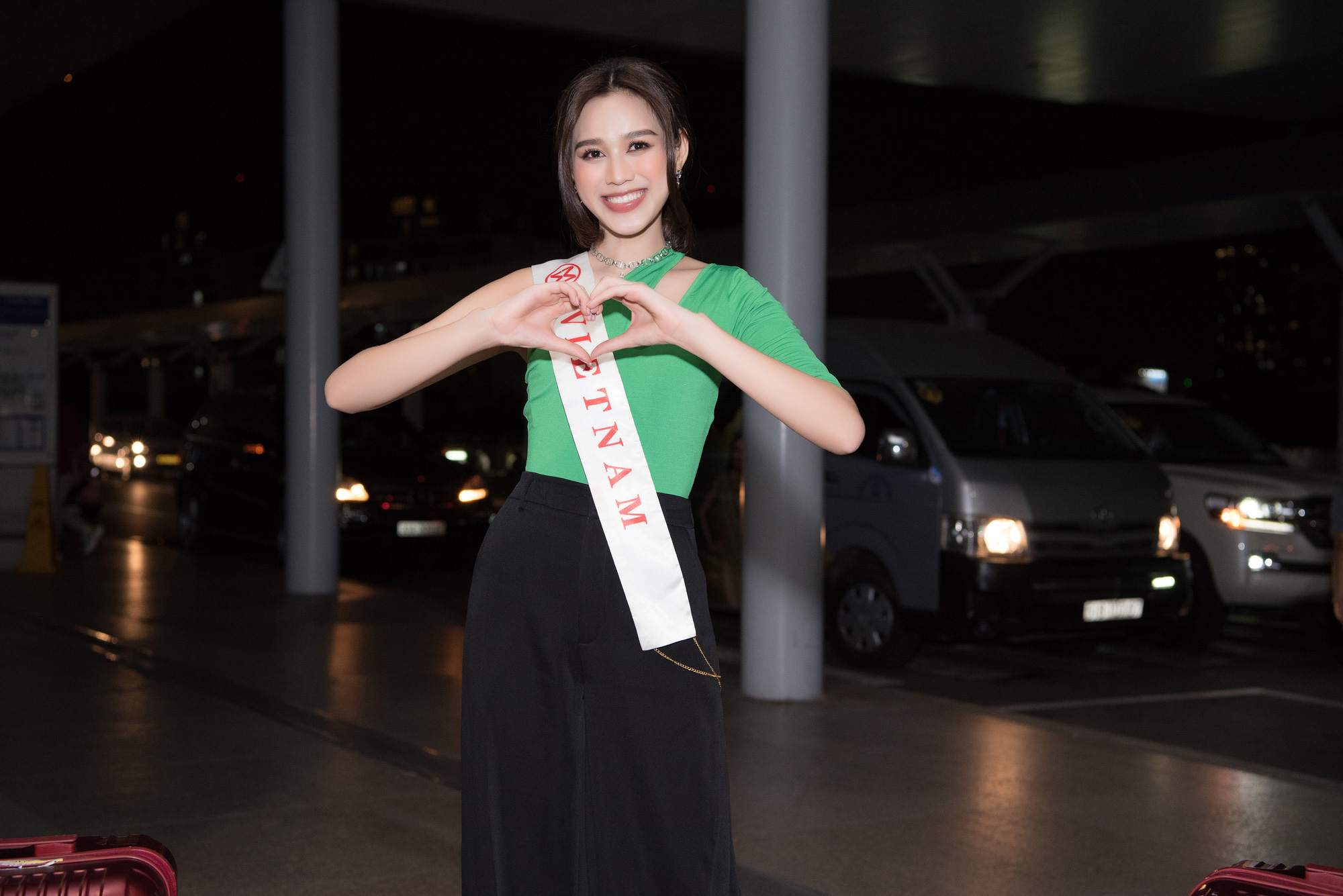 Hoa hậu Đỗ Thị Hà nhận &quot;bão&quot; lời chúc từ dàn sao Việt trước chung kết Miss World 2021 - Ảnh 1.