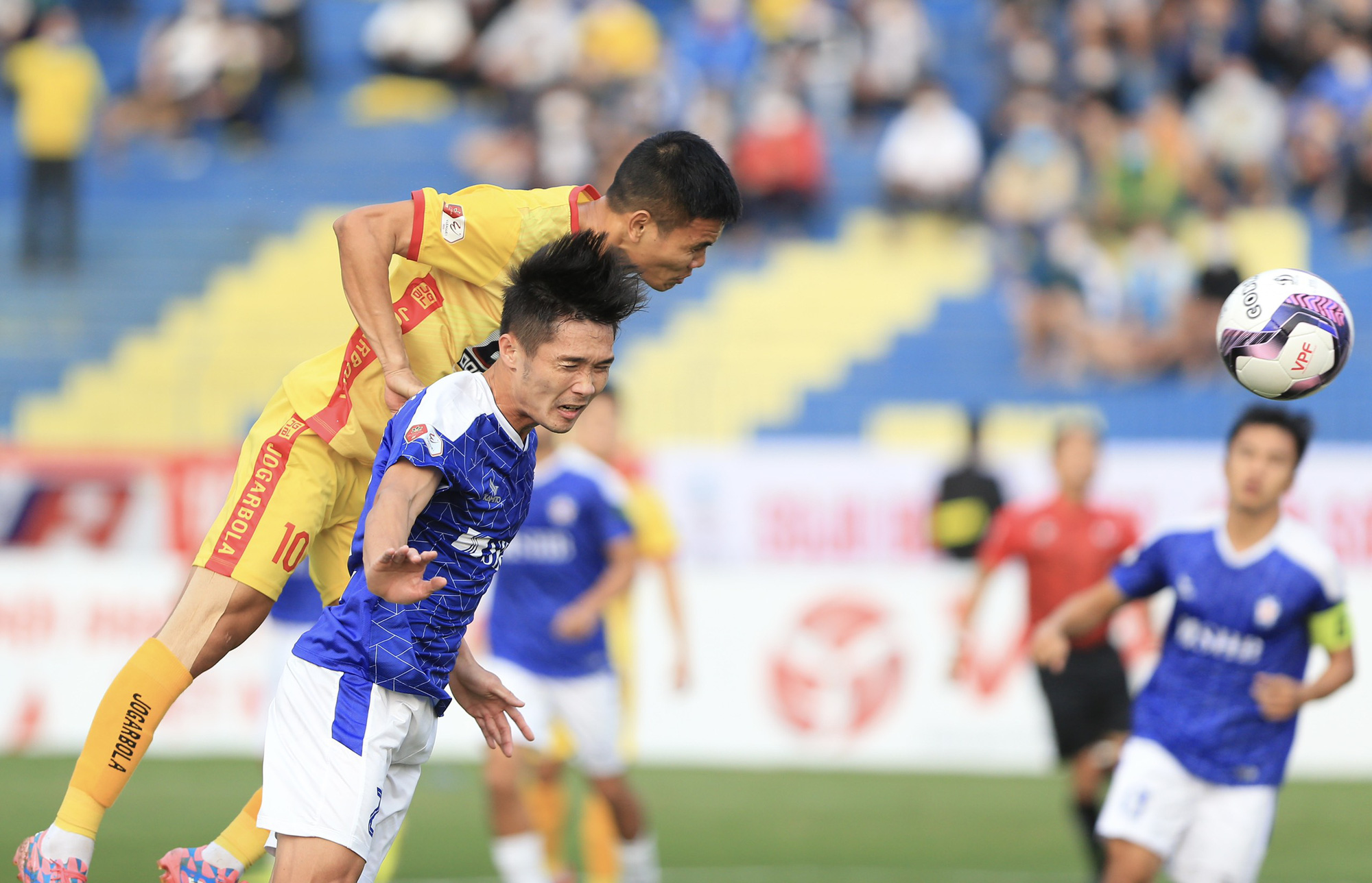 Kết quả vòng 4 Night Wolf V.League 2022: CLB Thanh Hoá &quot;vùi dập&quot; SHB.Đà Nẵng trong 10 phút! - Ảnh 2.