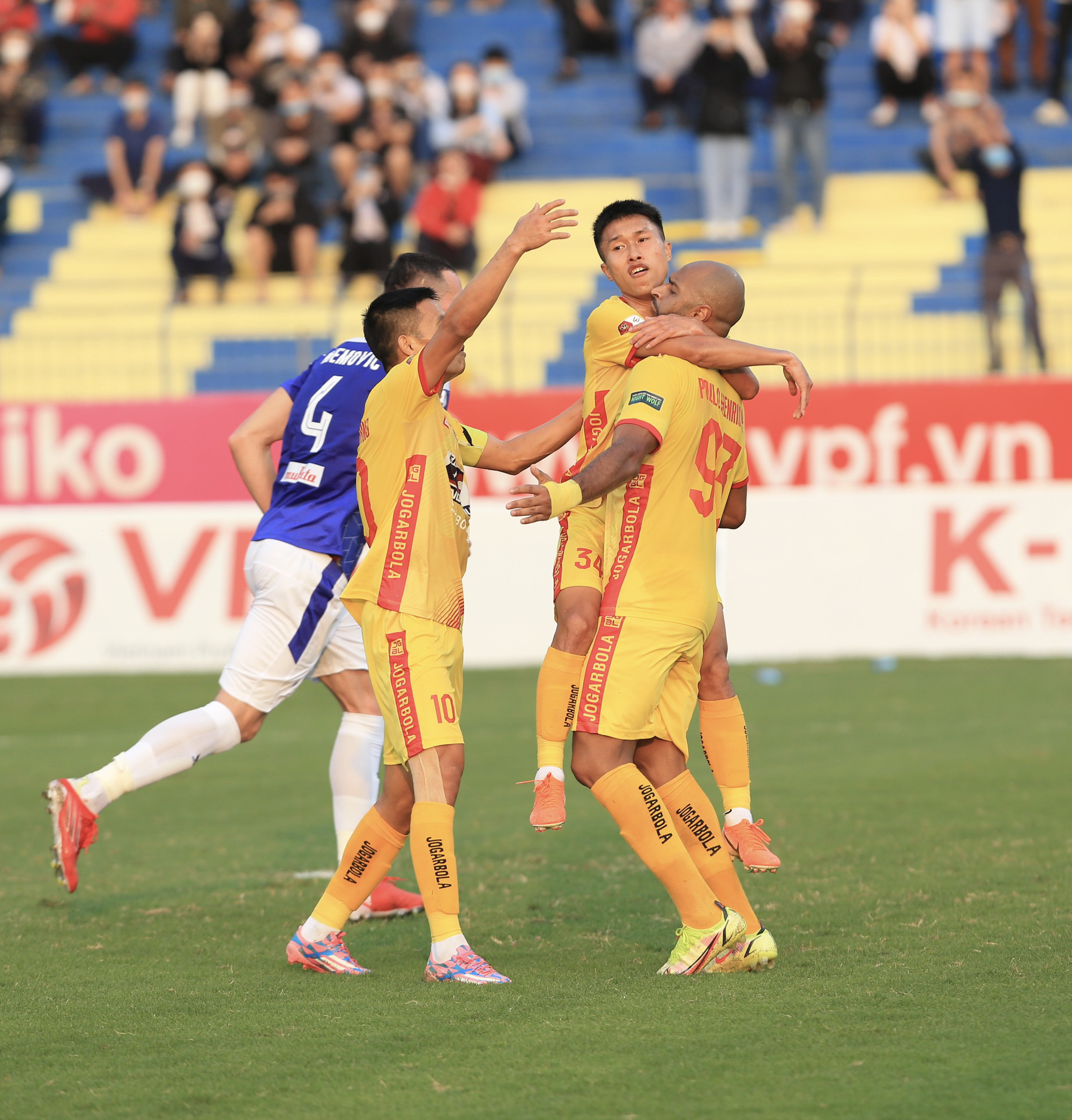 Kết quả vòng 4 Night Wolf V.League 2022: CLB Thanh Hoá &quot;vùi dập&quot; SHB.Đà Nẵng trong 10 phút! - Ảnh 4.