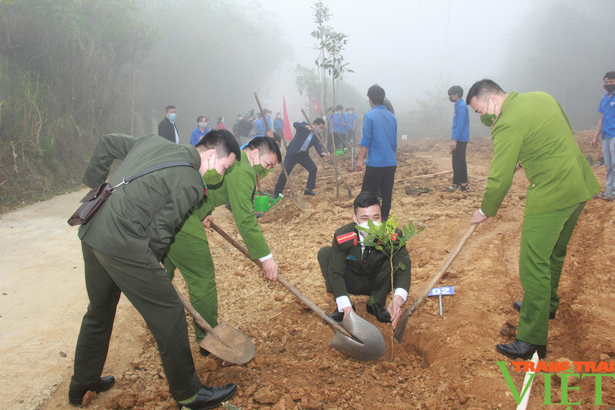 Ra quân Ngày cao điểm &quot;Tình nguyện chung tay xây dựng nông thôn mới&quot; tại Sơn La - Ảnh 3.