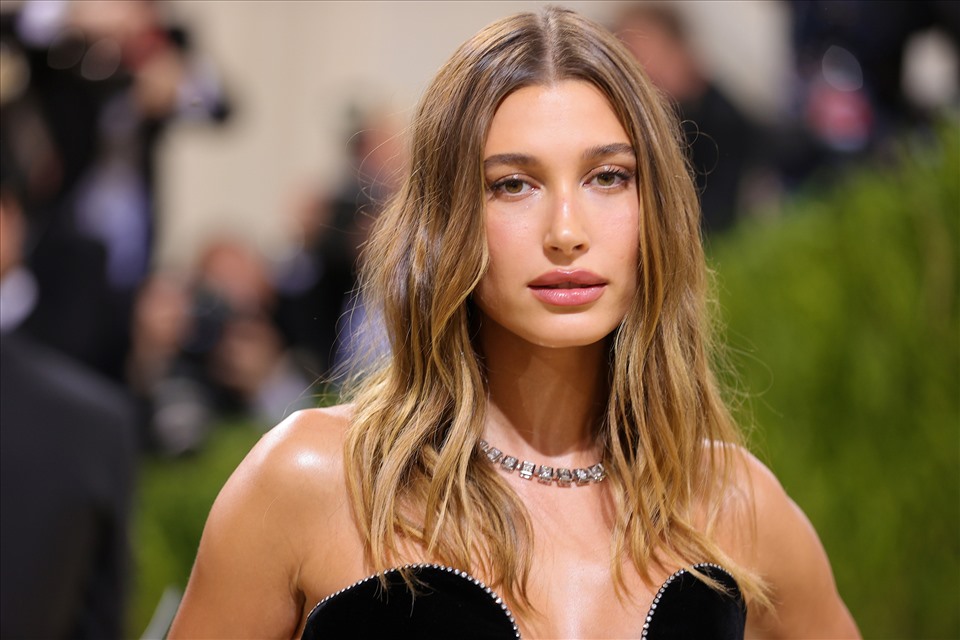 Hailey Bieber nhập viện khẩn cấp vì có dấu hiệu đột quỵ - Ảnh 1.