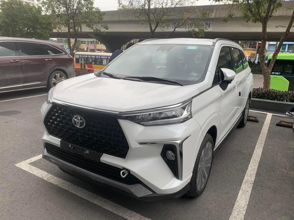 Ảnh thực tế Toyota Veloz Cross 2022 mới về đại lý, nhiều tiện nghi để kế nhiệm Innova, giá gây bất ngờ - Ảnh 1.