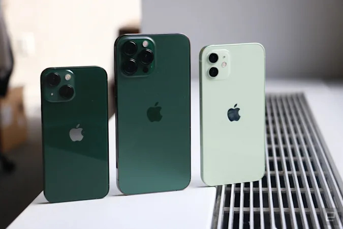 Lấy cảm hứng từ màu xanh rừng thơ mộng, chiếc iPhone 13 màu Alpine Green là một trong những lựa chọn mới nhất của Apple. Nhờ kết hợp giữa thiết kế đẹp mắt và hiệu suất vượt trội, chiếc điện thoại này sẽ mang lại cho bạn một trải nghiệm hoàn toàn mới. Đón xem hình ảnh liên quan ngay thôi!