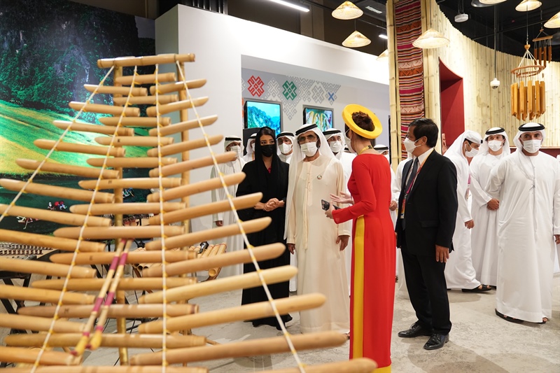 Nhà Triển lãm Việt Nam gây ấn tượng với Quốc vương Dubai nhờ những trải nghiệm văn hóa sâu sắc - Ảnh 1.