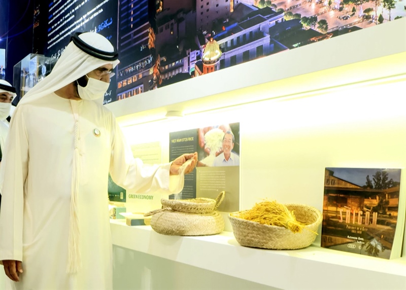 Nhà Triển lãm Việt Nam gây ấn tượng với Quốc vương Dubai nhờ những trải nghiệm văn hóa sâu sắc - Ảnh 2.