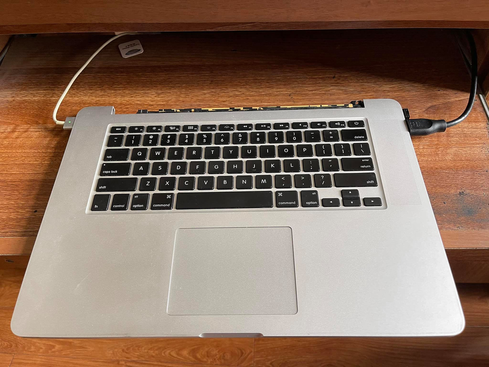 Nở rộ trào lưu tận dụng Macbook hỏng màn hình trở thành Mac Mini - Ảnh 1.