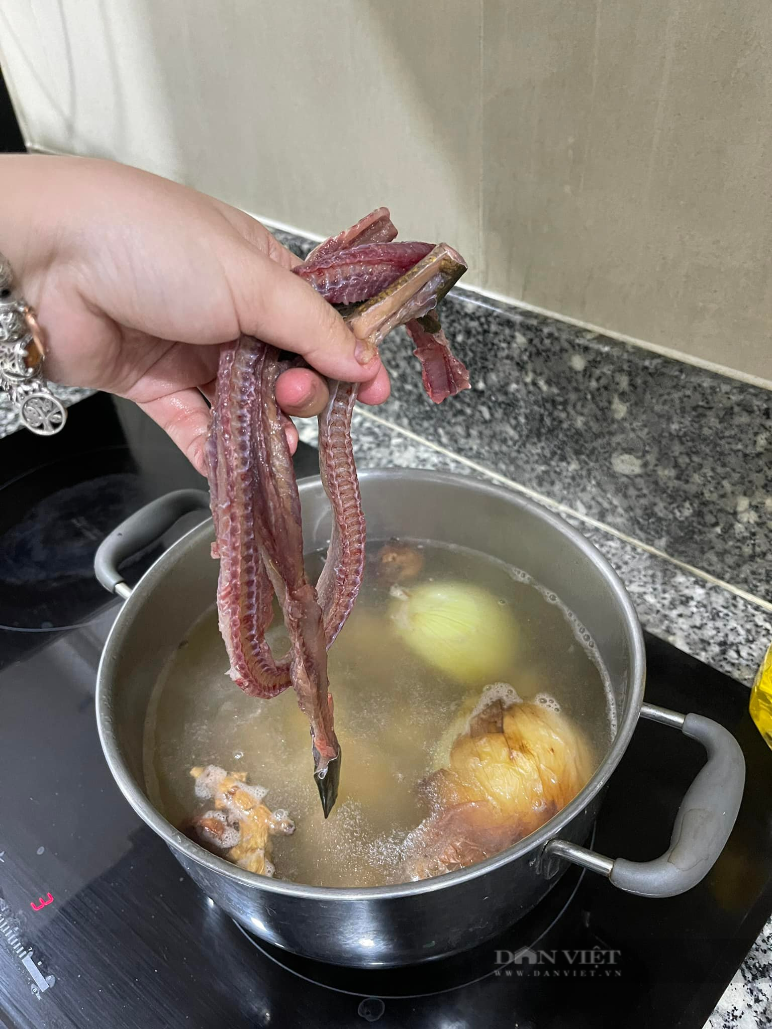 Nấu món miến lươn giòn không bị tanh, đừng bỏ qua bí quyết này - Ảnh 5.