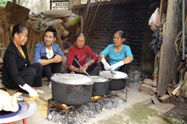 Đặc sản cháo thái Đình Tổ có vị rất lạ, lạ hơn khi ăn không dùng thìa mà lại gắp bằng... đũa - Ảnh 1.