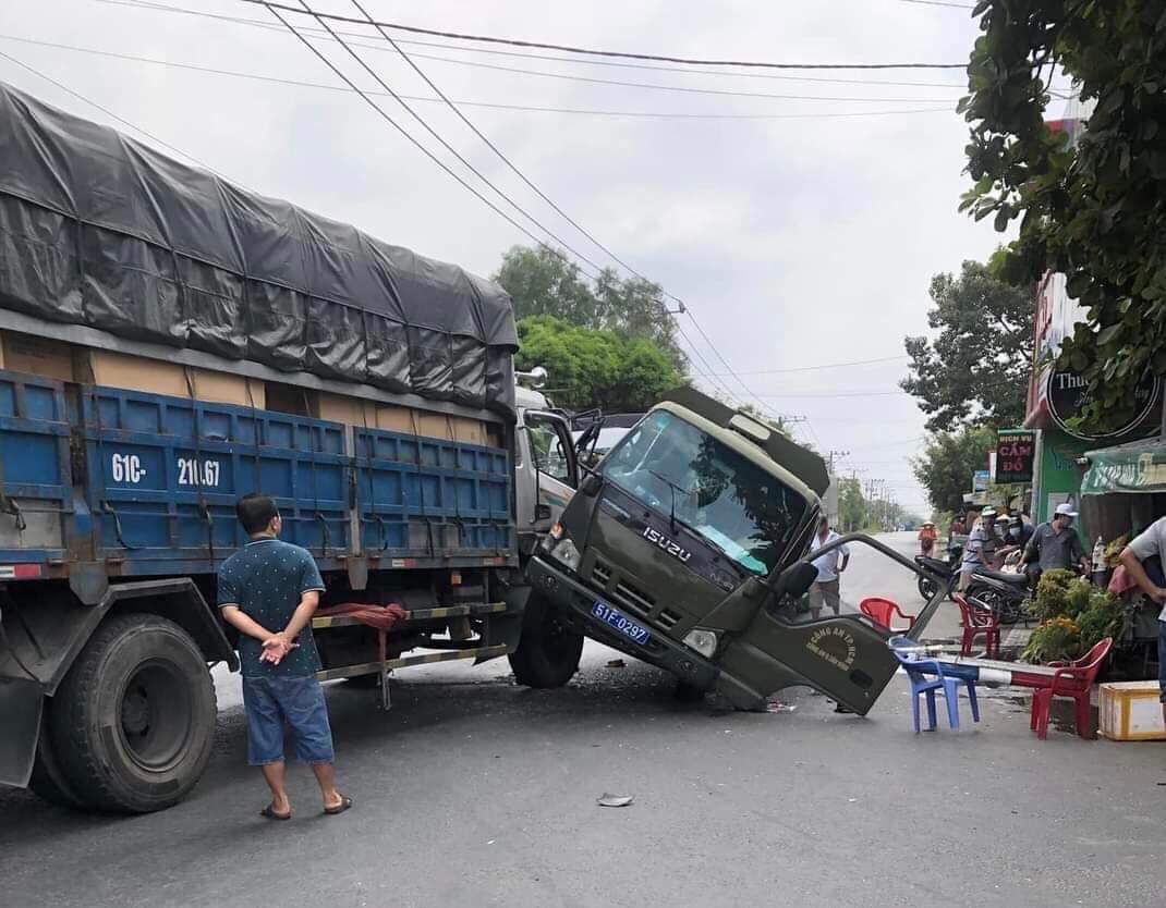 Xe chở phạm nhân gây tai nạn, 3 người bị thương   - Ảnh 1.