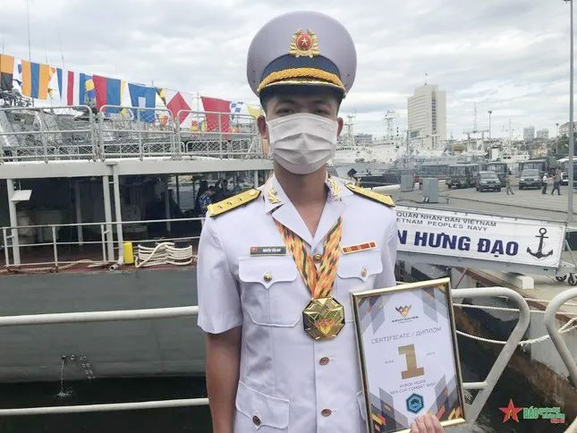 Chàng trai mê biển trở thành chỉ huy ngành chiến hạm hiện đại nhất Quân chủng Hải quân Việt Nam - Ảnh 2.