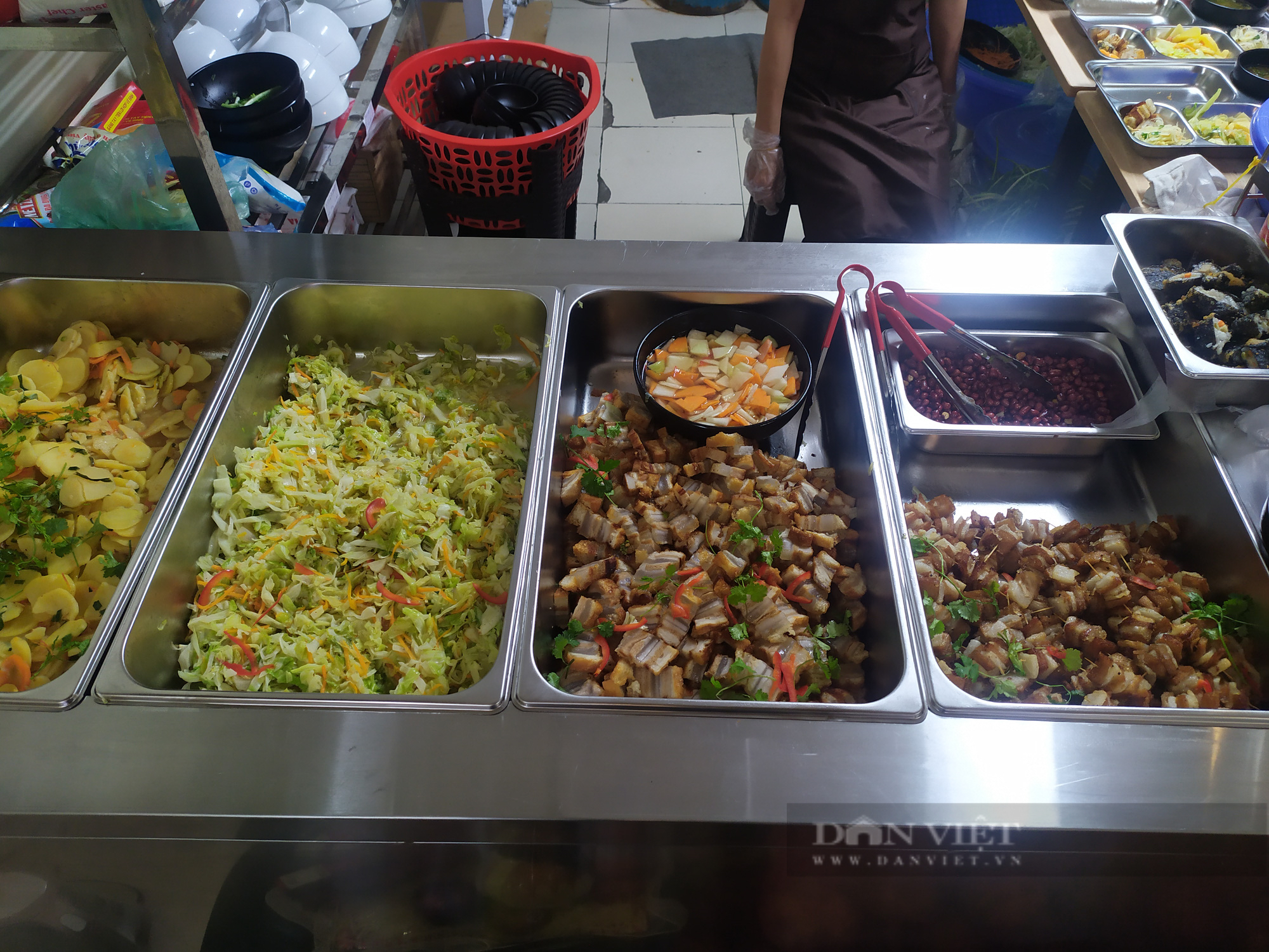 Quán chay 0 đồng phục vụ hàng trăm suất ăn mỗi ngày giữa lòng Thủ đô Hà Nội - Ảnh 4.