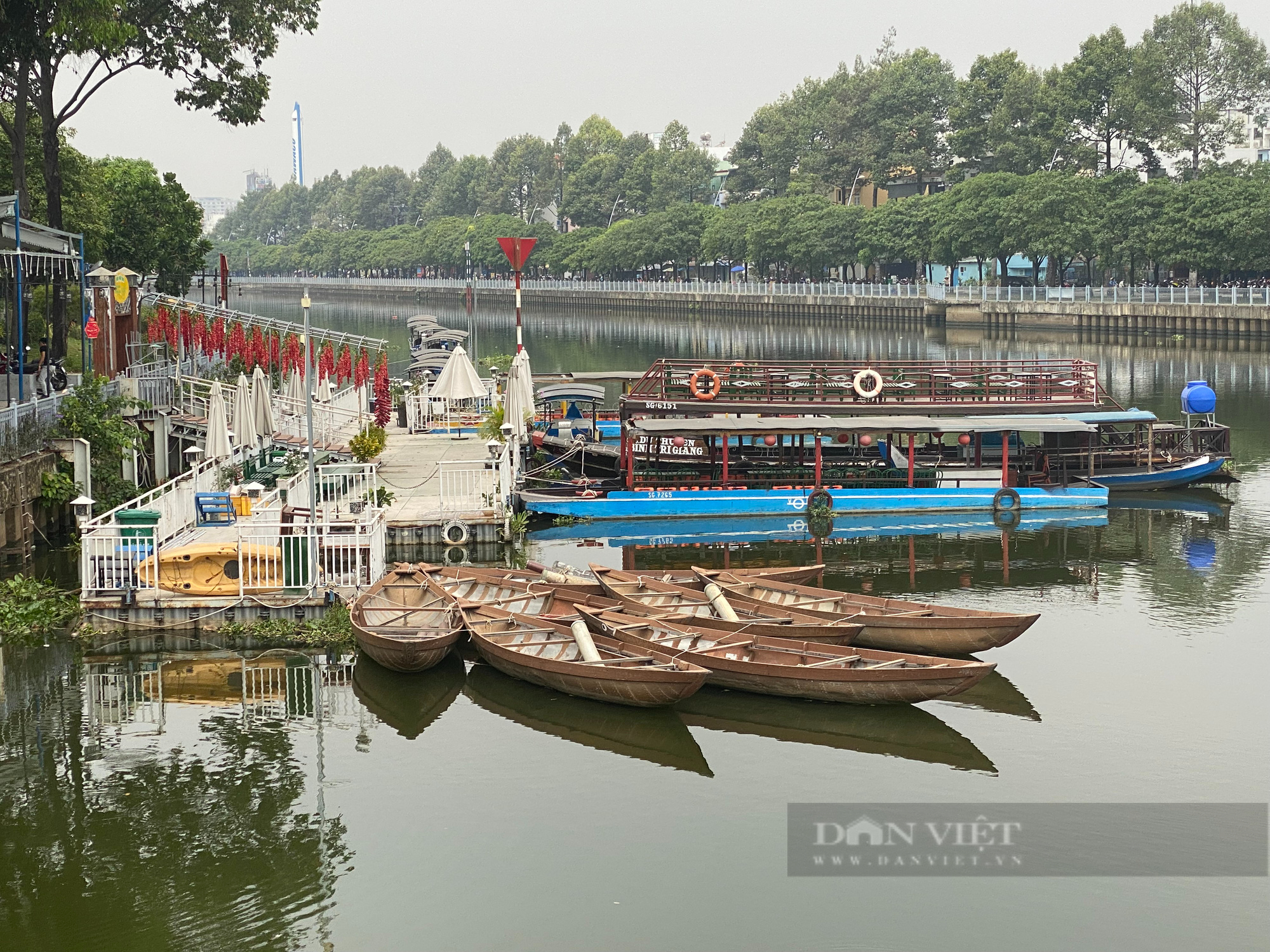 Mở lại du lịch trên kênh Nhiêu Lộc – Thị Nghè, không cho mở … nhà vệ sinh phục vụ du khách (Bài 2) - Ảnh 1.