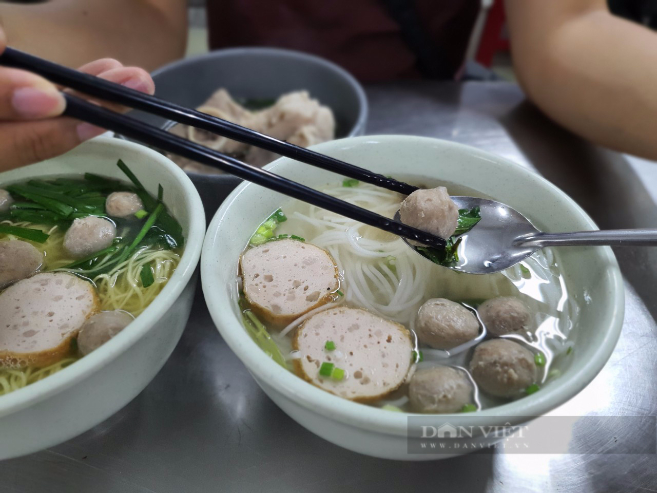 Bún bò viên Vườn Chuối ở Sài Gòn, món ăn nghe lạ lạ mà hút khách suốt 40 năm - Ảnh 2.