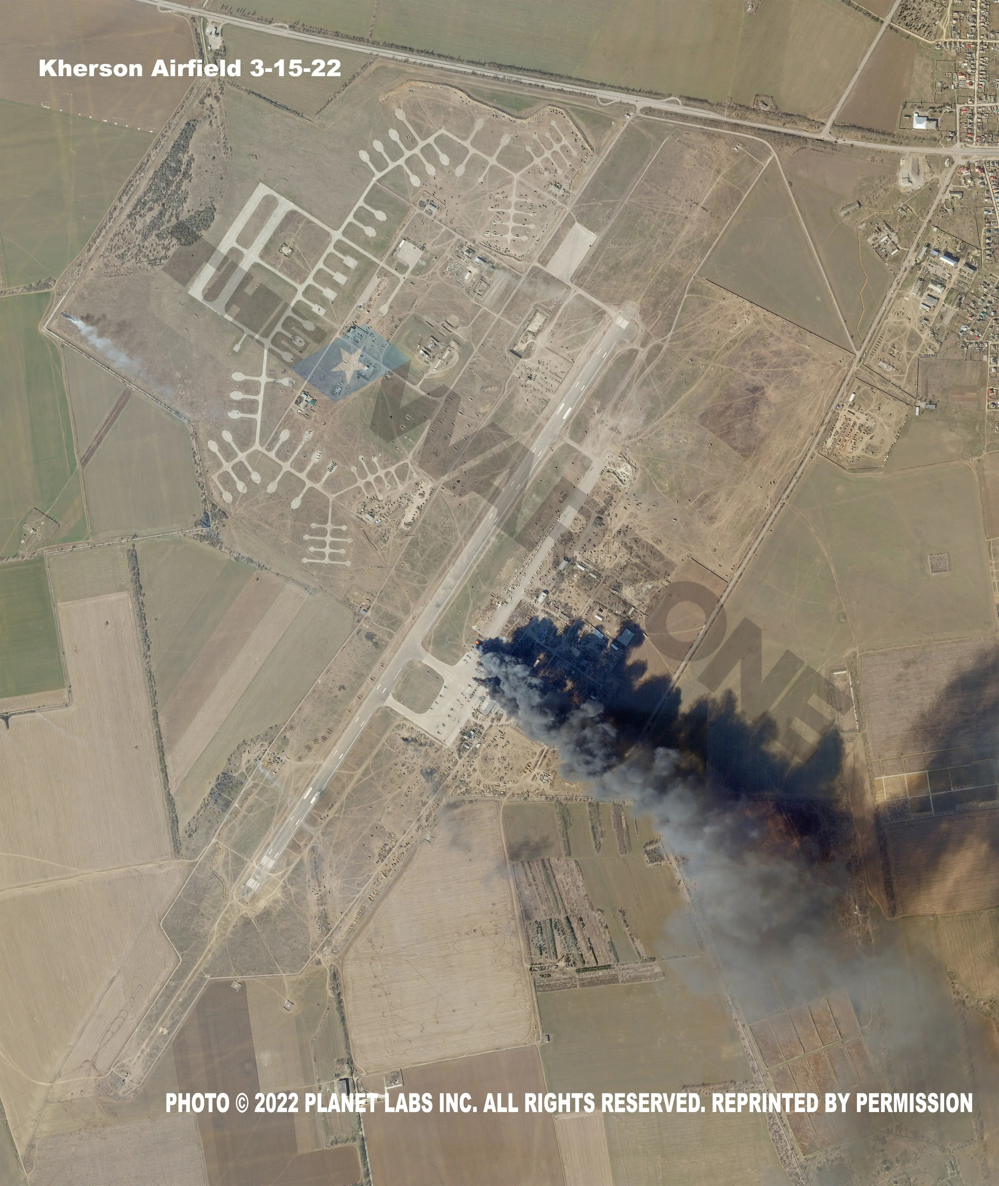 Ukraine phản công dữ dội, nhấn chìm căn cứ không quân Kherson Nga kiểm soát trong biển lửa  - Ảnh 4.