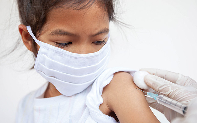 Trẻ đã là F0 có nên tiêm vaccine Covid-19? 