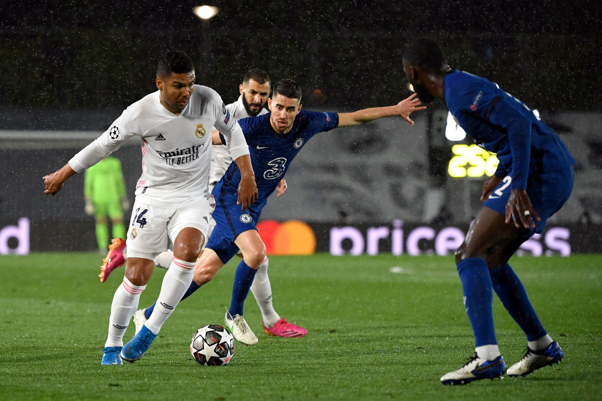 Bốc thăm tứ kết Champions League: Đại chiến Chelsea vs Real Madrid - Ảnh 2.