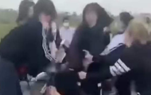 Xôn xao clip nữ sinh bị đánh dã man ở Hải Phòng