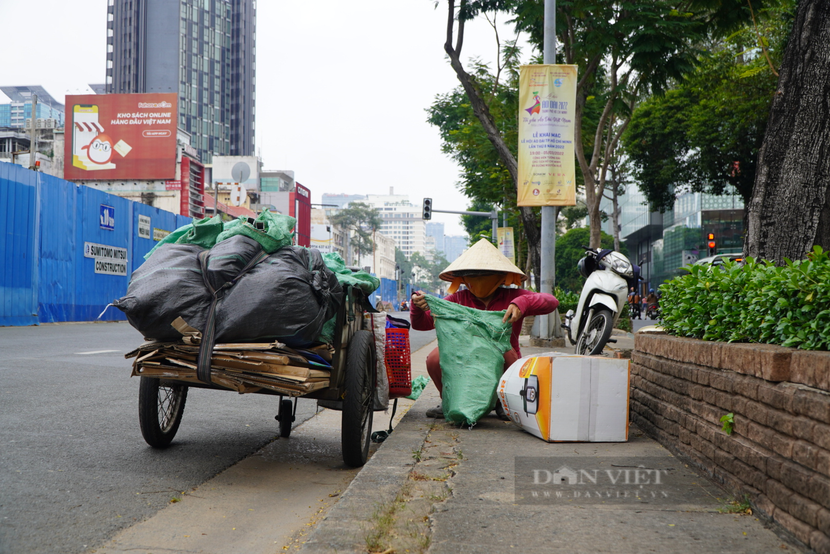 Người tứ xứ ở Sài Gòn vật vả mưu sinh trong thời “bão giá” - Ảnh 4.