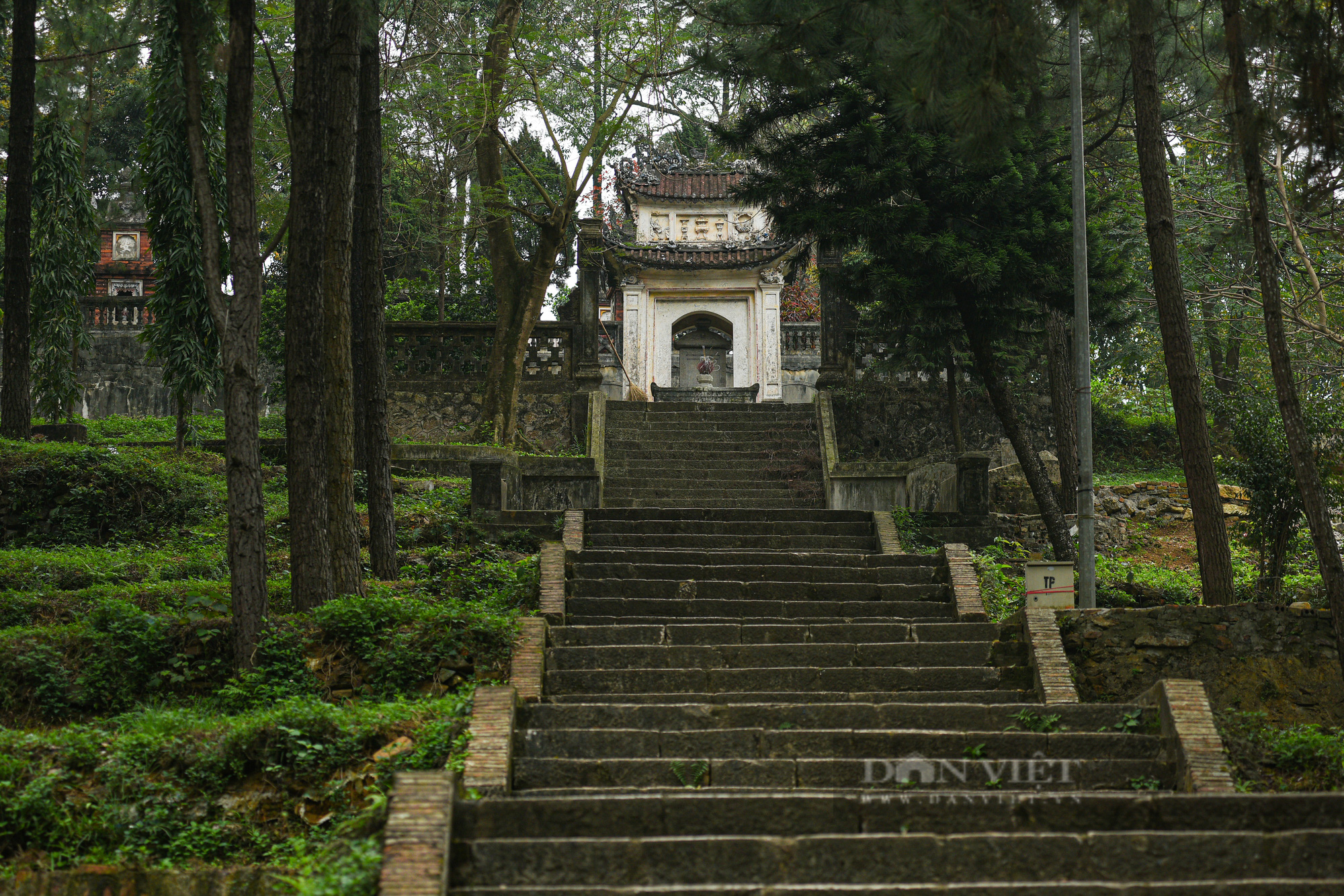 Bên trong ngôi chùa Trăm Gian tại Hà Nội, nơi lưu giữ hơn 153 bức tượng bằng gỗ  - Ảnh 2.