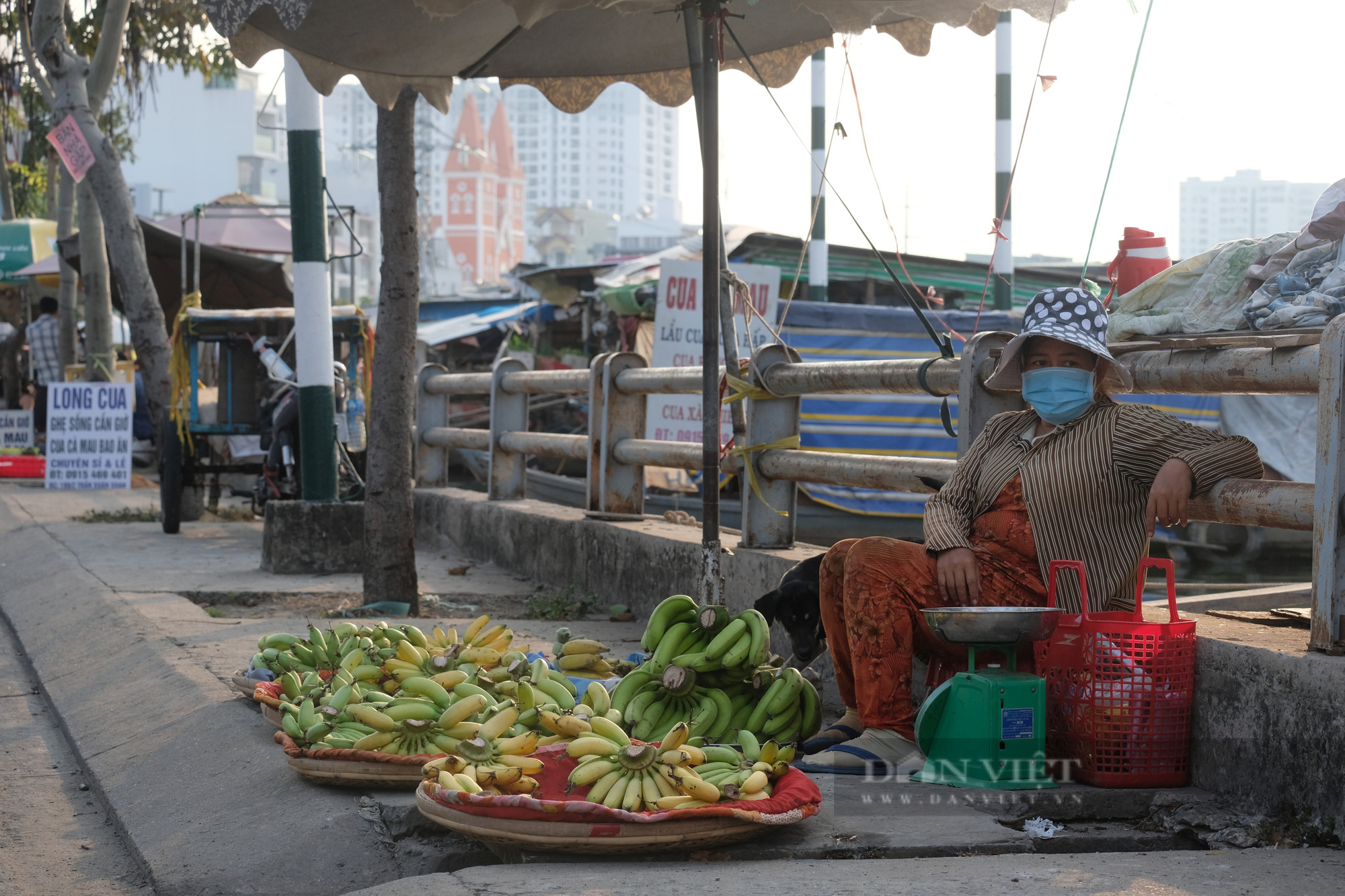 Người tứ xứ ở Sài Gòn vật vả mưu sinh trong thời “bão giá” - Ảnh 7.